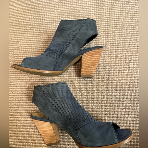 Paul Green Cayanne Suede Peep Toe Heel - Picture 2 of 3